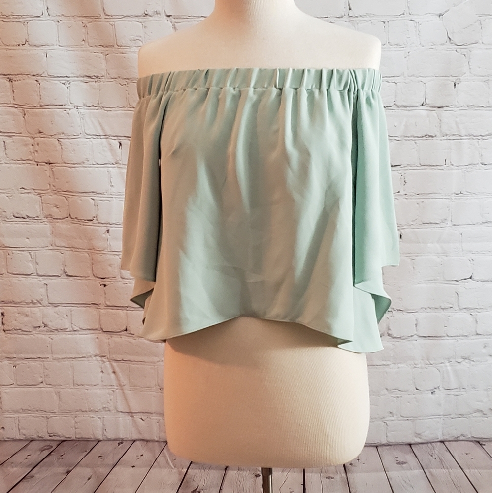 Everly Off Shoulder Top NWT Sz Small